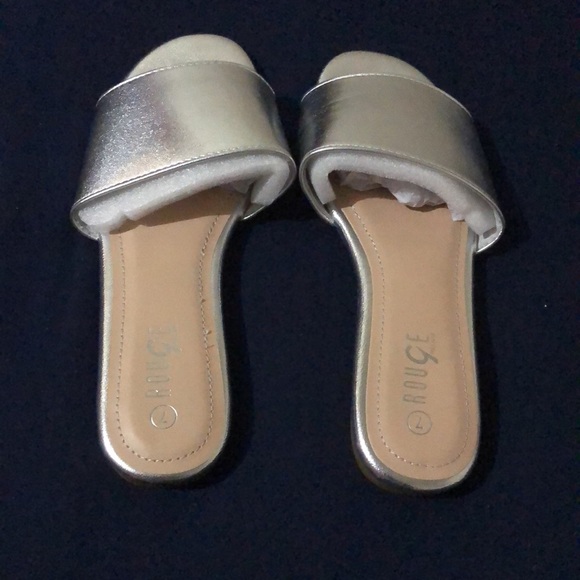 Silver metallic slide sandals slipper size 7 women but fit size 6 summer - Picture 4 of 5